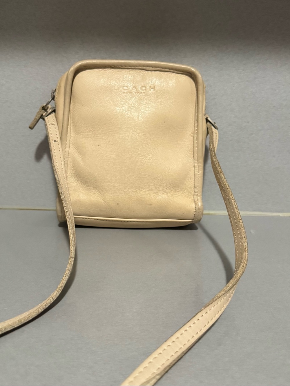 Vintage Coach Bellini Style COD 9139 Women’s Small Tan Solid Rectangle Crossbody